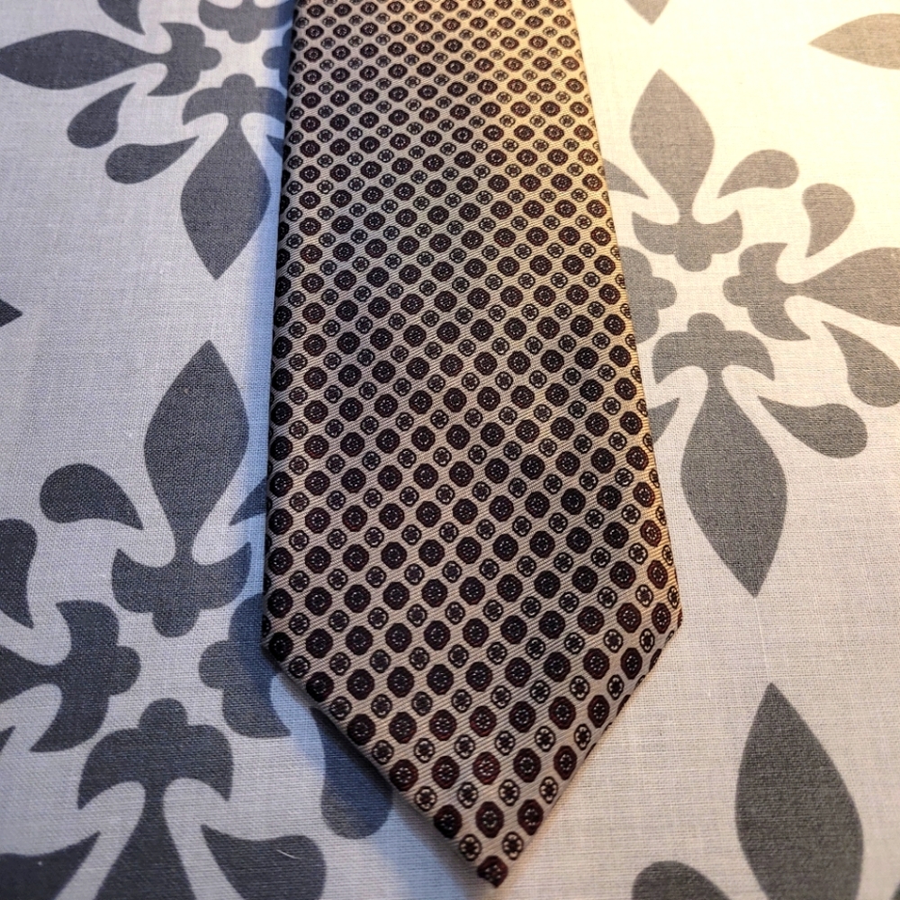 Resilio Brown and Burgandy Tie